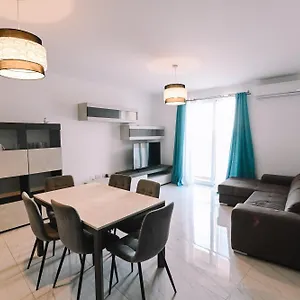  Appartamento Spacious 3 Bedroom In Sliema!
